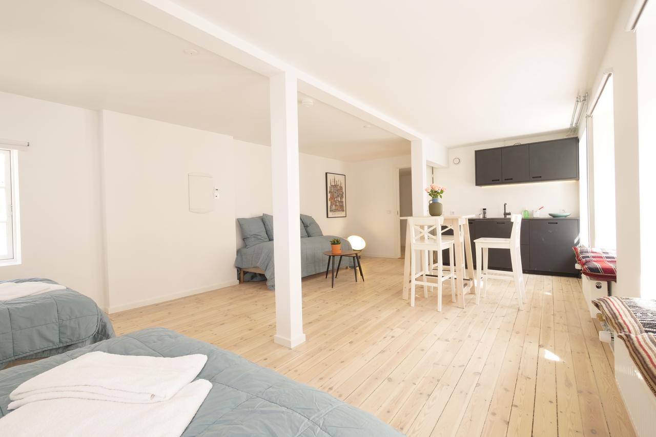 Rent A Place 1 - 4 *
